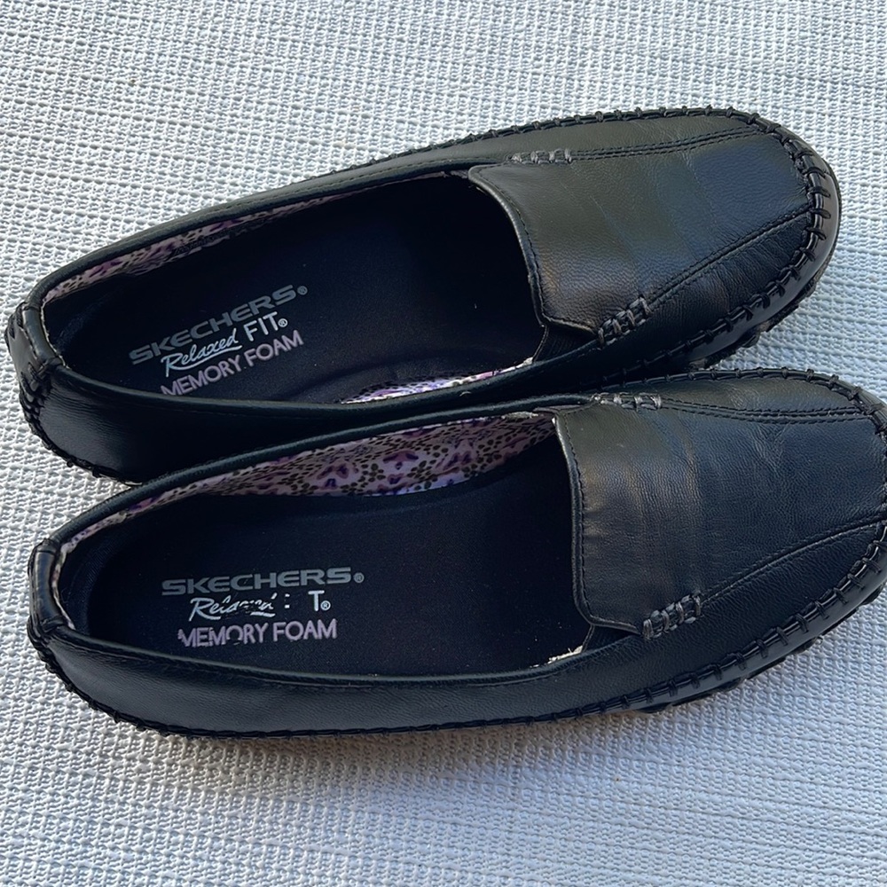 Skechers relaxed fit memory foam shoe